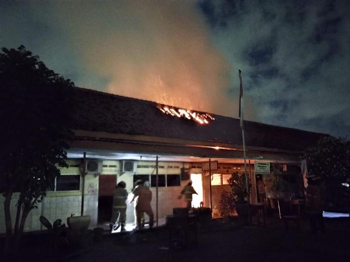 Rumah di Gubeng Surabaya Terbakar, Merembet hingga ke Gedung Sekolah