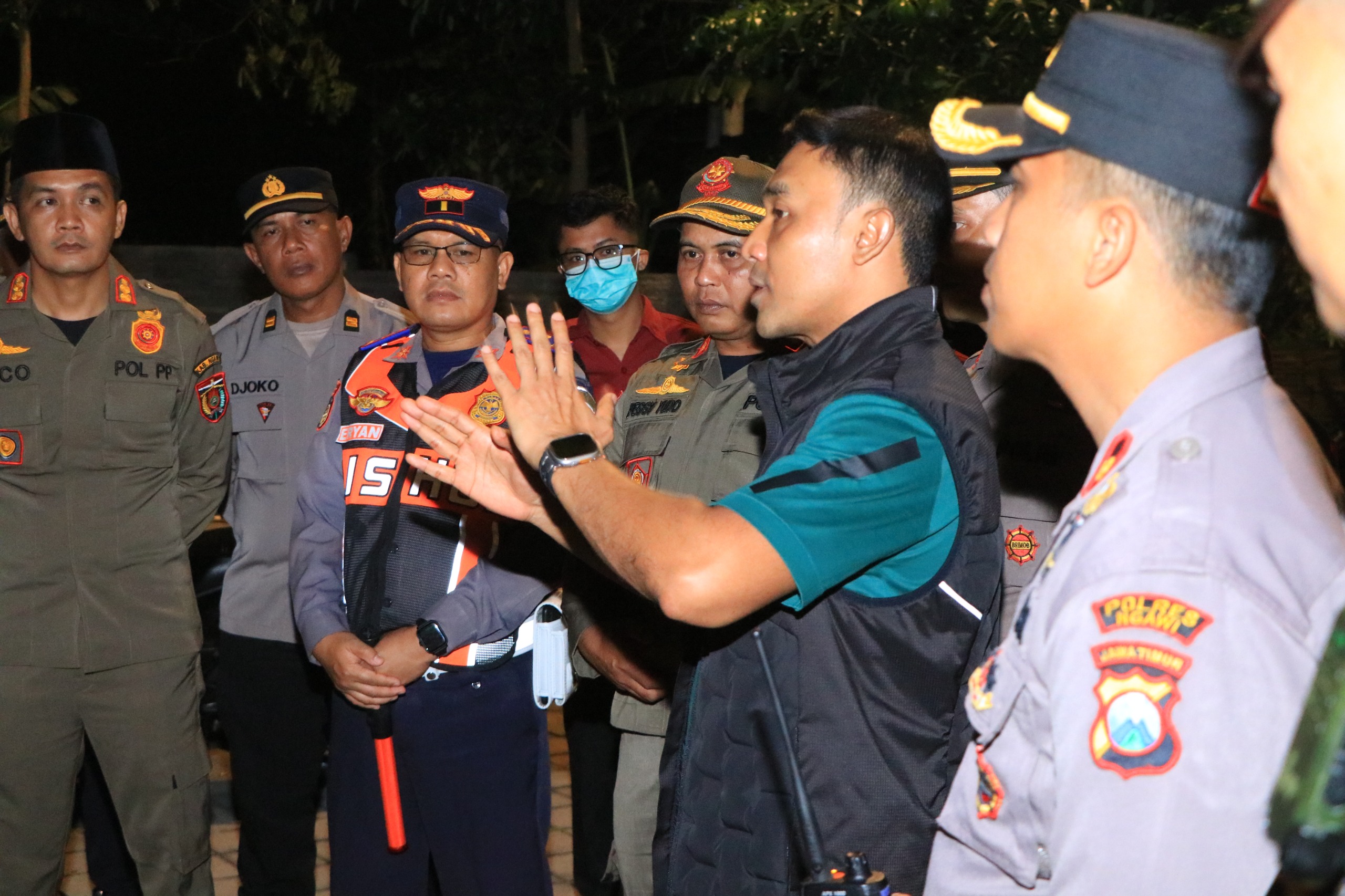 Kapolres Ngawi Pimpin Patroli Skala Besar, Jaga Kondusivitas Ramadan 1447 H