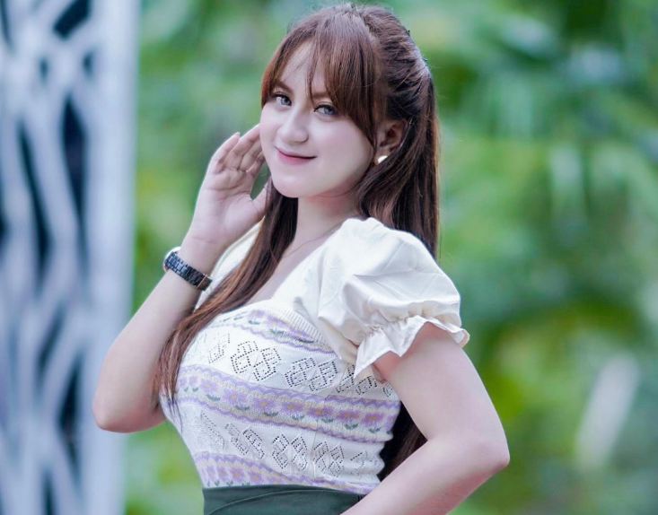 Profil Indri Ananda, Pedangdut Muda Nganjuk yang Tetap Aktif Kuliah Hukum