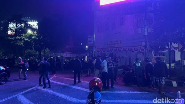 Aksi Teror Malam Minggu: Dua Pos Polisi di Surabaya Mendadak Dilempar Bom Molotov!