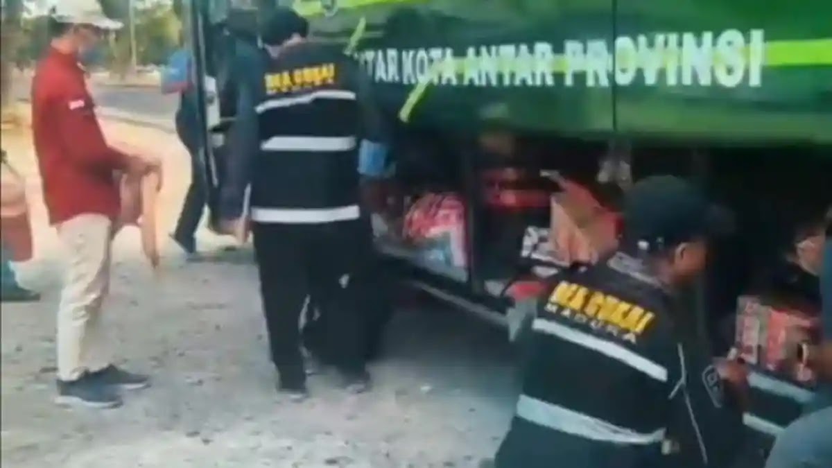 Bea Cukai Sita Jutaan Batang Rokok Ilegal di Suramadu, Disembunyikan dalam Koper