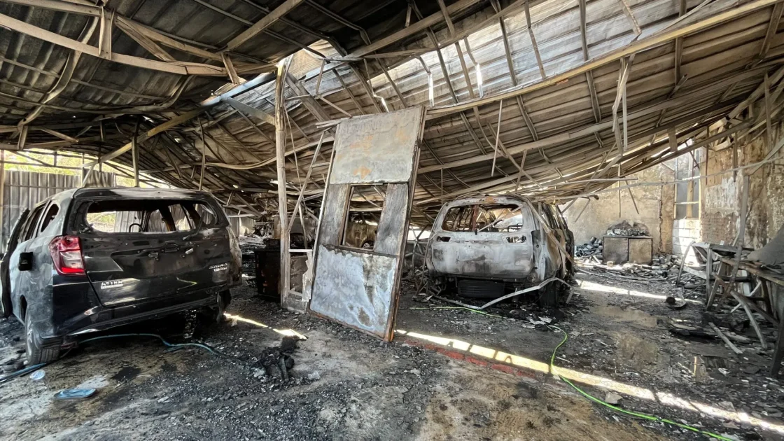 Kebakaran Bengkel Body Repair Siwalankerto Surabaya, 3 Mobil Hangus Terbakar