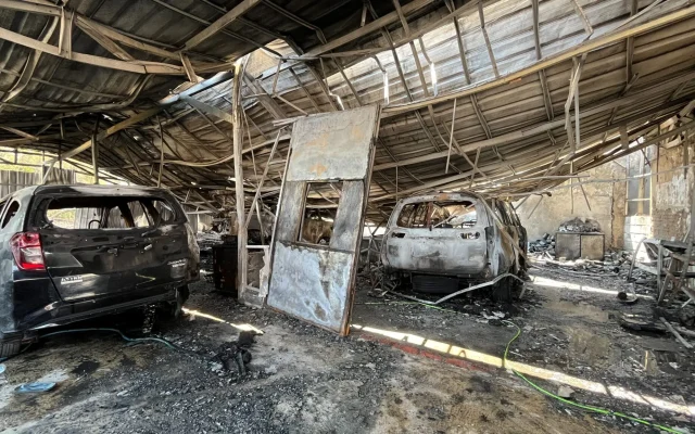 Kebakaran Bengkel Body Repair Siwalankerto Surabaya, 3 Mobil Hangus Terbakar