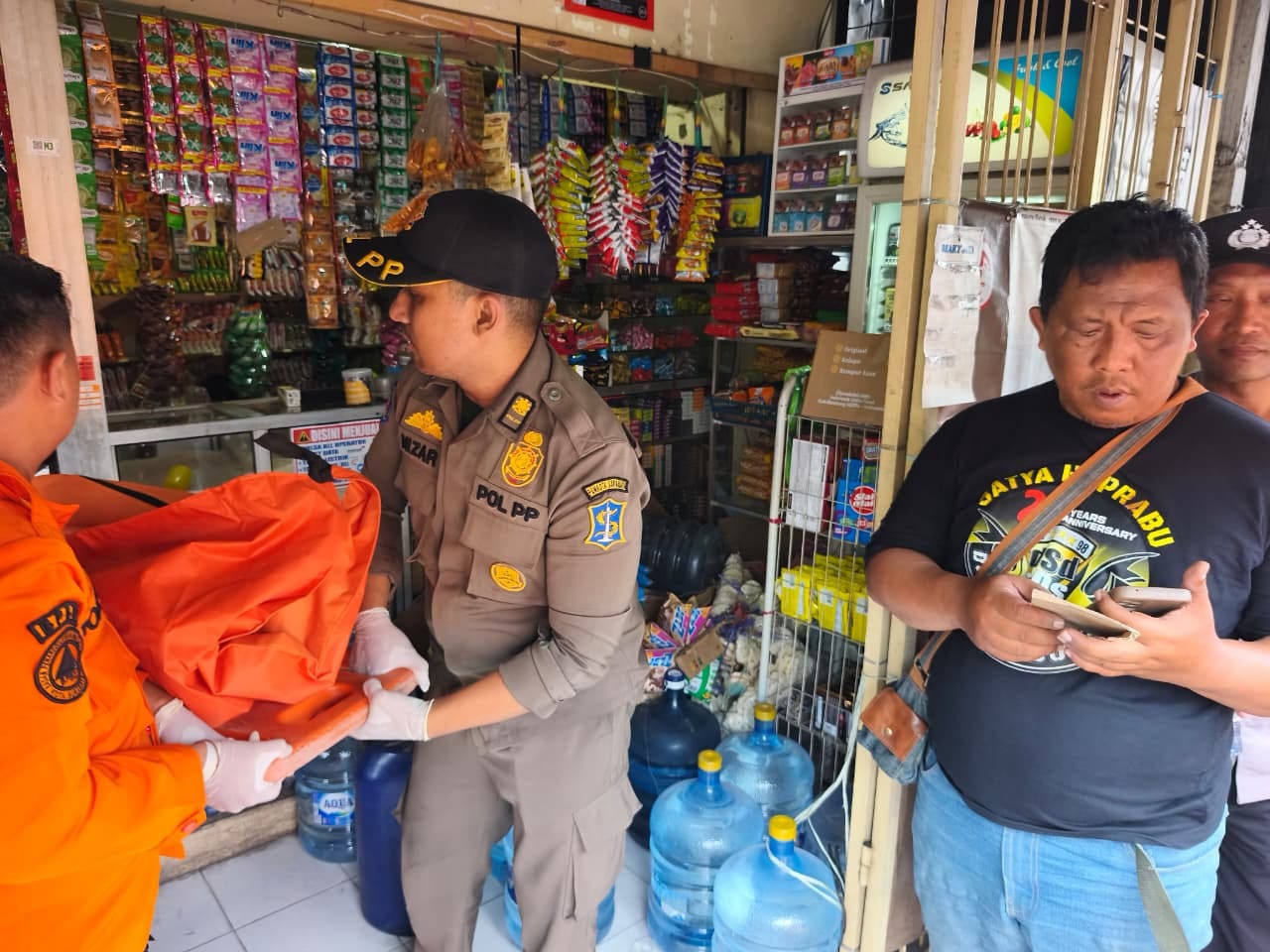 Cekcok dengan Suami, Ibu Muda Ditemukan Meninggal di Warung Madura Siwalankerto