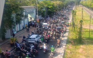 Aksi Mahasiswa UINSA Berlanjut, Kampus Disegel dan Rektor Diminta Mundur
